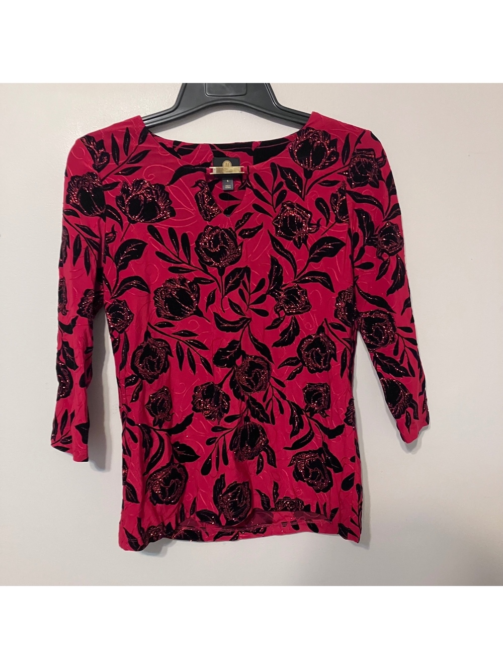JM Collection Women's Whimsigoth Red Floral 3/4 Sleeve Office Siren Top Small